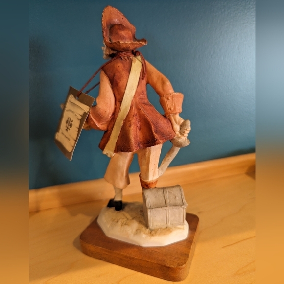 Capodimonte style Handcrafted pirate figurine on wood base. From Italy vintage - Picture 7 of 12